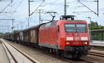 DB Cargo AG [D] mit  145 053-5  [NVR-Nummer: 91 80 6145 053-5 D-DB] und einem Ganzzug Schiebewandwagen am 22.08.22 Durchfahrt Bahnhof Golm.