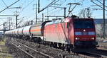 DB Cargo AG [D] mit ihrer  185 188-0  [NVR-Nummer: 91 80 6185 188-0 D-DB] und einem Zug Druckgaskesselwagen am 01.03.23 Durchfahrt Bahnhof Flughafen BER Terminal 5