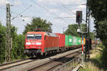 152 055 mit Containern bei Anwanden, 24.06.2023, aufgenommen vom Bahnsteig