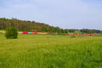 185 161 DB Cargo mit einem Containerzug bei Oberdachstetten Richtung Würzburg, 26.06.2021