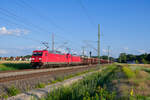 185 342 DB Cargo und 185 221 DB Cargo mit Containern in Ea-Wagen bei Eltersdorf Richtung Bamberg, 02.07.2021