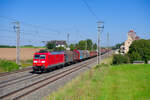 185 142 DB Cargo mit einem gemischten Güterzug bei Herrnberchtheim Richtung Ansbach, 03.09.2021