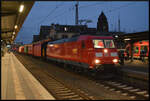 DB Cargo 185 003-1 & 163-3 mit dem Coca-Cola Weihnachtszug am 03.12.2025 in Gießen.