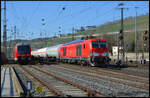Die Dualmode-Vectron DB Cargo 249 050 am 27.02.2026 mit einem Übergabezug Würzburg-Zell Rbf nach Marktbreit unterhalb der Steinburg in der Residenzstadt Würzburg.