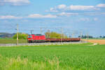 193 382 DB Cargo mit einem Langschienenzug bei Uffenheim Richtung W�rzburg, 28.04.2022