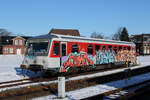 Am 14.02.2026 stand 628 509 in Niebüll. Nach einer Entgleisung im September 2020 wurde der Triebwagen zum Ersatzteilspender. Am 01.08.2025 wurde er ausgemustert.