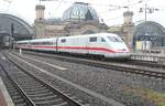 Mal wieder einen ICE 1 erwischt; 401 060 nach der Ankunft in Dresden Hauptbahnhof im März 2025