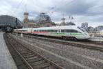 der schnelle Klimaschützer 411 055 nach der Ankunft in Dresden Hauptbahnhof im April 2025