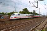 DB Fernverkehr ICE1 401 005-4 in Hamburg Harburg am 18.07.25 vom Bahnsteig aus fotografiert