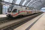 Der Stadler KISS2 4110 im Bahnhof Dresden Hauptbahnhof als IC2 nach Rostock im Oktober 2025  