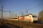 Die DB 101 110-5 bespannt am 13.12.2025 den Letzen Lokbespannten EC8 von Hamburg nach Basel SBB, hier im deutschen Eimeldingen  