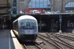 HAMBURG, 03.06.2011, IC 2327 nach Köln bei der Ausfahrt aus Hamburg Hbf (der Steuerwagen hat bei dieser Fahrt keine entsprechende Funktion und bildet das Zugende)

