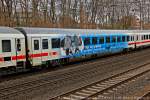 IC-Werbewagen Bvmsz 61 80 21-94 606-5 am IC2342 in Wuppertal, M�rz 2014.