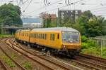 DB 218 471-1 schiebt Fahrwegmesszug 60 003-4 DB in Wuppertal, Juni 2024.