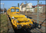 Am Nachmittag des 03.03.2026 wartete die nagelneue Gleisstopfmaschine MATISA B 45 UE ESM 665 (DB Netzinstandhaltung 760 011, NVR: 99 80 9122 009-8 D-DB MP) im Bahnhof Geroldshausen auf ihre ersten Einsätze.