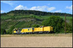 DB Netzinstandhaltung 203 311-6 am 03.07.2026 mit DB Netzinstandhaltung 705 xyz bei Th�ngersheim im Maintal.