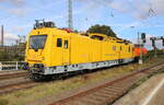 Der DB-Netz Instandhaltung 711 301 (99 80 9136 016-9 D-DB), ein Harsco Instandhaltungsfahrzeug f�r Oberleitungsanlagen, wurde am 19.10.2026 in Magdeburg-Neustadt von der DR 202 725-8 Richtung Abzweig