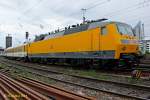 DB 120 502 mit Gleismesszug in D�sseldorf Hbf, Mai 2014.