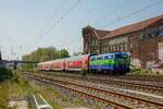 DB 111 074  Hilde   Miete oder kaufe mich.  mit RB48-Ersatzzug in Wuppertal, Mai 2022.