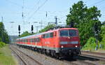 DB Gebrauchtzug (Mietlok)  111 067-5  (NVR:  91 80 6111 067-5 D-DB ) mit Sonderzug am 16.05.22 Durchfahrt Bf. Saarmund.