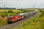 DB 143 250-9  Miete mich!  mit Autotransportzug in Ovelg�nne, Juni 2023.
