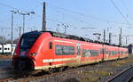 DB Regio AG - Region Nordost Fahrzeugnutzer: Regionalbereich Berlin/Brandenburg, Potsdam mit dem Mireo  463 096  (NVR:  94 80 0463 096-8 D-DB.... ) und der RE 10 bei der Einfahrt Bahnhof Frankfurt