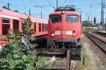 SINGEN/Hohentwiel (Landkreis Konstanz), 06.09.2010, abgestellte E-Lok 110 352-2 im Bahnhof Singen(Hohentwiel)