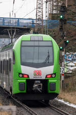 Flirt 3 als RB 40 von Hagen nach Essen bei drr Ausfahrt in Hagen Vorhalle am 03.01.2026