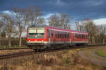 628 572 der S�dostbayernbahn als RB 27182 (Burghausen-Rosenheim) aufgenommen am 13.12.2019 auf der KBS 942 Burghausen-M�hldorf knapp vor der Haltestelle Heiligenstatt Richtung M�hldorf.
Allgemein befinden sich die Leistungen der Triebz�ge der BR 628/928 auf dem R�ckzug, rund um M�hldorf bleiben die meisten Leistungen jedoch auch nach dem Fahrplanwechsel zum 15.12.2019 erhalten.