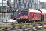 245 010 fährt am 18.10.2025 als RB40 nach Mühldorf aus München Ost aus.