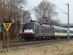 Die ES 64 U2-037 ( 9180 6182 537-1 D-DISPO ) mit dem Alex hinter Moosbueg an der Isar Richtung München am 9.3.2026