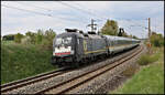 Beacon ES 64 U2 - 097 ist hier am 21.04.2026 um 14.07 Uhr bei Alteglosheim mit dem Alex aus Prag nach München unterwegs. Auf deutschem Gebiet verkehrt der Zug als RE und kann allgemeinen Nahverkehr genutzt werden.