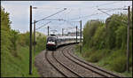 ES64 U2 - 037 ist hier mit dem Alex von München nach Prag am 21.4.2026 um 14.03 Uhr bei Alteglosheim auf dem Weg nach Regensburg.
