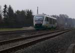 Nachschuss auf VT 26B der Vogtlandbahn mit neuen LED's nach Hof kurz nach Wiesau (Oberpf), 22.03.2009