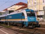 BR 183 003 von Arriva mit zwei Wagen  wartet auf den Alex 86007 von Hof nach M�nchen  am 17.10.20008 in Regensburg Hbf.