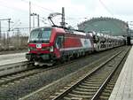 eine von CD Cargo gemieteter Vectron von Dispolok vor einem Autotransportzug Mlada Boleslav - Falkenberg/Elster bei der Durchfahrt durch Dresden-Neustadt, Mai 2021