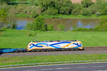 Lokportrait von 159 231 RCM/EVB mit einem leeren Containerzug bei Himmelstadt Richtung Gem�nden, 07.05.2022