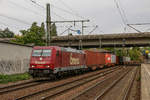 185 632-7  Emons  mit Containerzug in Hamburg Harburg, September 2018.