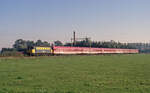 NS 1107 mit Sonderzug von Münster Hbf nach Leiden bei Zevenaar, 14.10.1994, 11.44u. Sonderzug mit 6 Wagen der Fa Müller (Euro Express). Scan (Bild 6819, Fujichrome100).