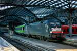 MRCE 182 520 mit Flixtrain in K�ln Hbf, Dezember 2021.