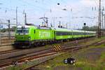 ELL/Flixtrain Siemens Vectron 193 435-5 mit FLX10 am 18.05.25 in Hanau Hbf vom Bahnsteig aus fotografiert 
