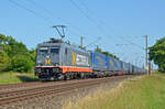 241 014 alias 185 571 von Hectorrail schleppte am 12.06.25 einen LKW-Walther durch Greppin Richtung Dessau.