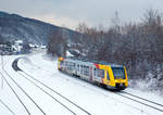 
Der Winter ist nun auch im Hellertal angekommen....

Der VT 504 ein Alstom Coradia LINT 41 der neuen Generation (95 80 1648 104-5 D-HEB / 95 80 1648 604-4 D-HEB) der HLB (Hessische Landesbahn GmbH) fährt am 08.01.2017, als RB 96  Hellertalbahn  (Neunkirchen - Herdorf - Betzdorf), Umlauf 61776,  und erreicht bald den Bahnhof Herdorf.