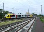 Doppeltraktion Lint41 der Hessischen Landesbahn (HLB) als HLB 84250 Frankfurt(Main)Hbf - K�nigstein(Taunus) bei der Einfahrt in Frankfurt-H�chst am 21.05.08
