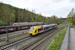 2648 018 fährt in Löhnberg aus in Richtung Wetzlar.

Löhnberg 27.04.2024