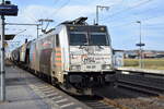 HSL Logistik GmbH, Hamburg [D] mit der Railpool Lok   186 551  [NVR-Nummer: 91 80 6186 551-8 D-Rpool] und einem Getreidezug am 22.01.25 Durchfahrt Bahnhof Rodleben.