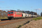 155 013 der LDK schleppte am 02.03.25 einen langen Silozug durch Jütrichau Richtung Magdeburg.