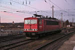 Die Morgenröte bescheint hier am 13.3.2026 um 06.34 Uhr die im oberen Bahnhof von Osnabrück HBF abgestellte 155191-0 der Leipziger Dampf KulTour.