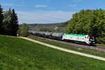 Leipziger Eisenbahnverkehrsgesellschaft mbH, Leipzig [D] mit der Eurodual Lok  2159 228-6  [NVR-Nummer: 90 80 2159 228-6 D-ELP] mit Kesseln zwischen Dollnstein und Breitenfurt am 25.4.26