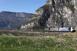 Lomo 186 440 und eine railpool am 4.4.26 in der Nähe von Mezocorona. In ein paar Stunden fährt der Zug sicher bei mir daheim in der Münchner Ecke vorbei. Aber diese Kulisse habe ich halt dort nicht.
